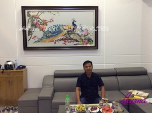 Tranh thêu chim công