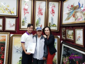 khach-hang-tranh-theu-1