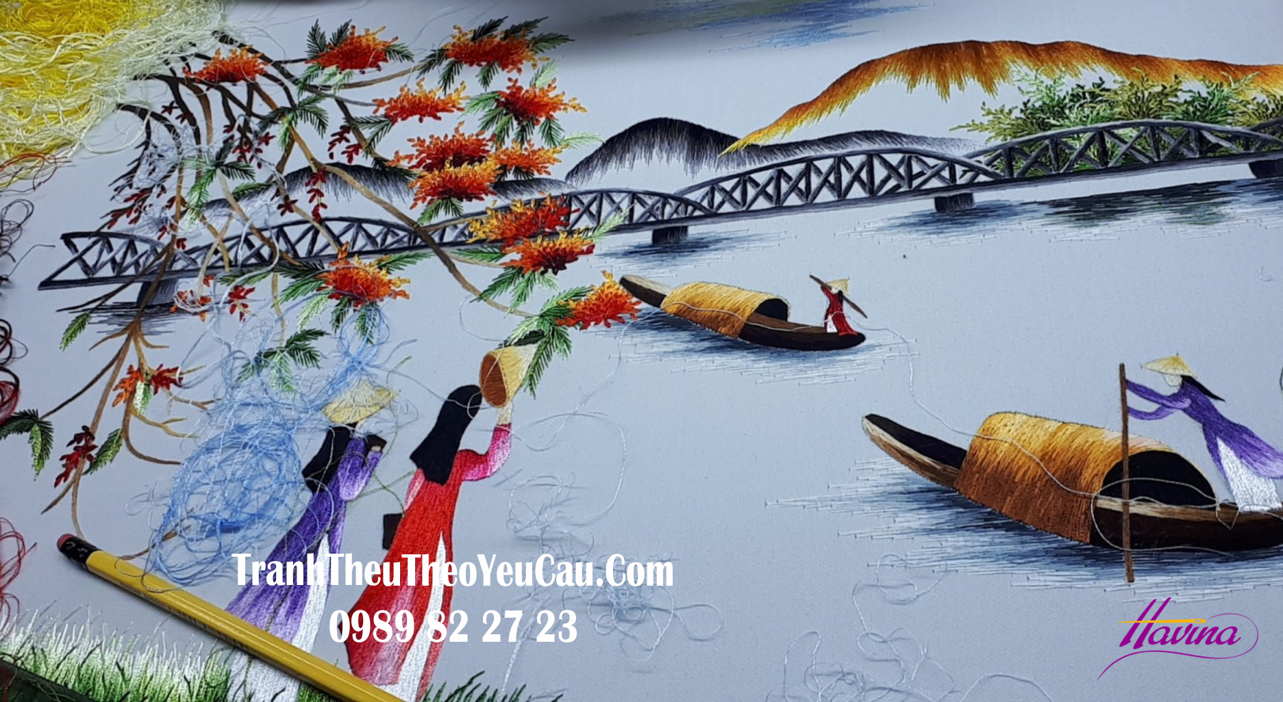 Tranh thêu Huế chuyên về cảnh Huế: cầu Tràng Tiền, chùa Linh Mụ...